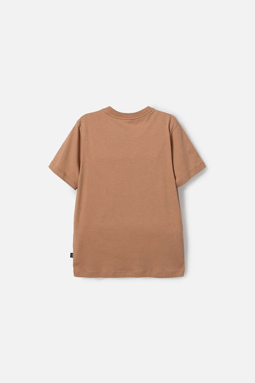 POLERA DE JURASSIC WORLD CAFÉ ESTAMPADA EN FRENTE PARA NIÑO