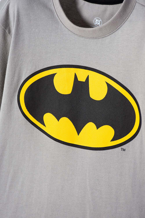 POLERA DE BATMAN MANGA CORTA GRIS PARA NIÑO